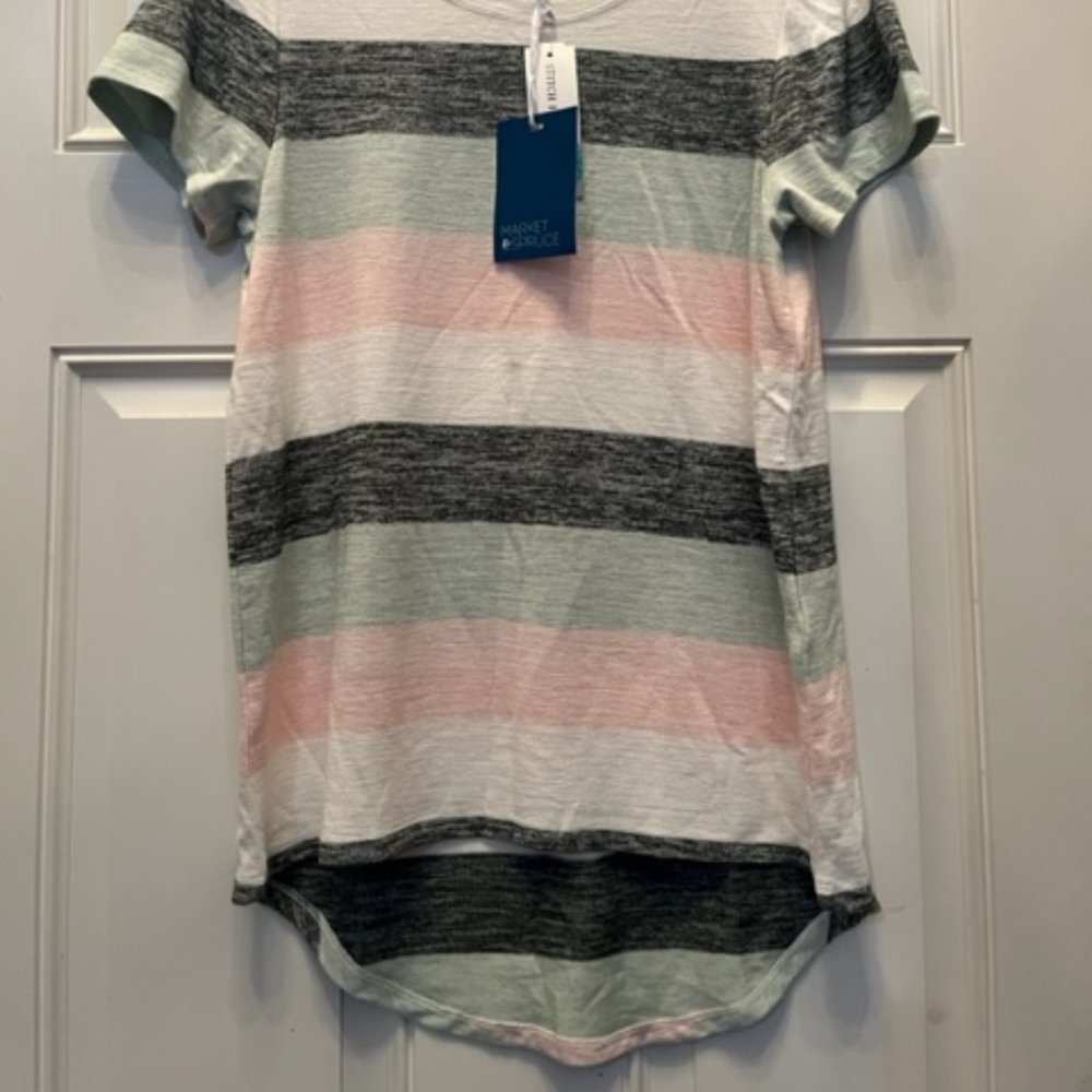 EASTER READY!!! -- Sz S Market and Spruce Pastel HiLo Tshirt